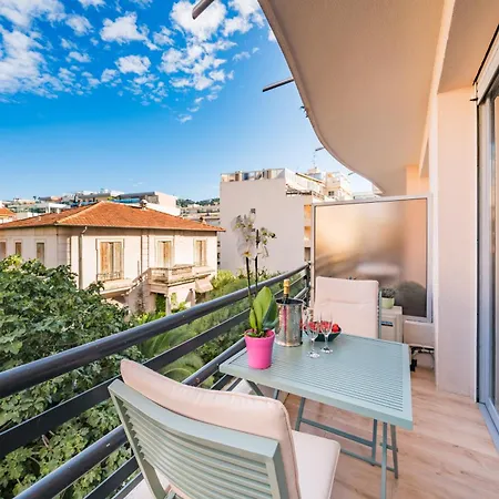 By The Croisette Апартаменты