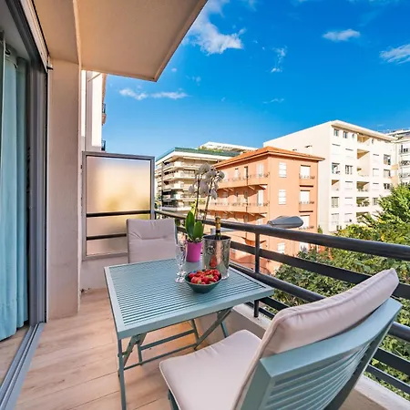 Апартаменты By The Croisette