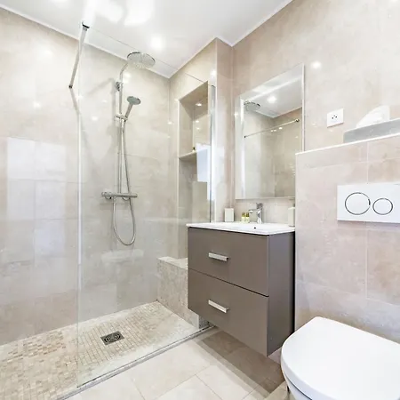 Апартаменты By The Croisette *