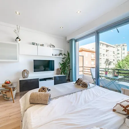 By The Croisette Апартаменты