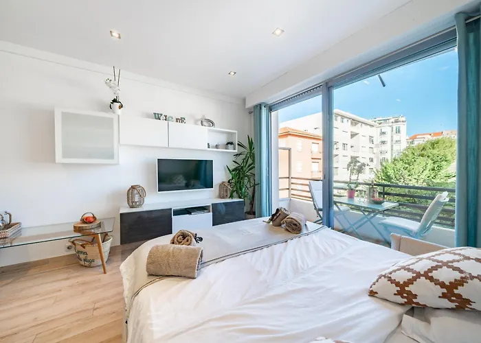 By The Croisette Apartment